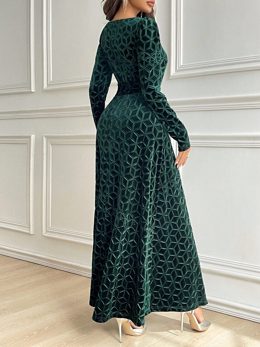 Get ready to turn heads with the Chic Elegance dress! Featuring a full print and belted waist, this dress is perfect for any occasion. The long sleeves add a touch of sophistication while the bold print showcases your unique style. Stay chic and elegant with this must-have addition to your wardrobe.