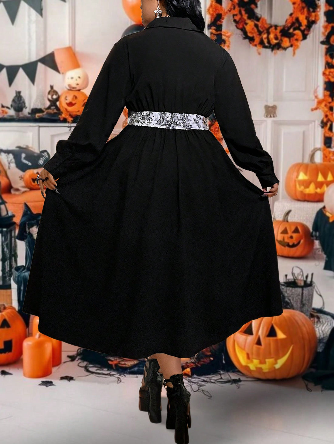 Get ready to turn heads in this plus size V-neck long sleeve colorblock dress! The elegant black design is perfect for Halloween or any casual occasion. Stand out from the crowd and embrace your curves with this stylish and comfortable dress.