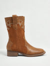 Chic Vintage-Inspired Western Boots for Trendy Fall Fashion