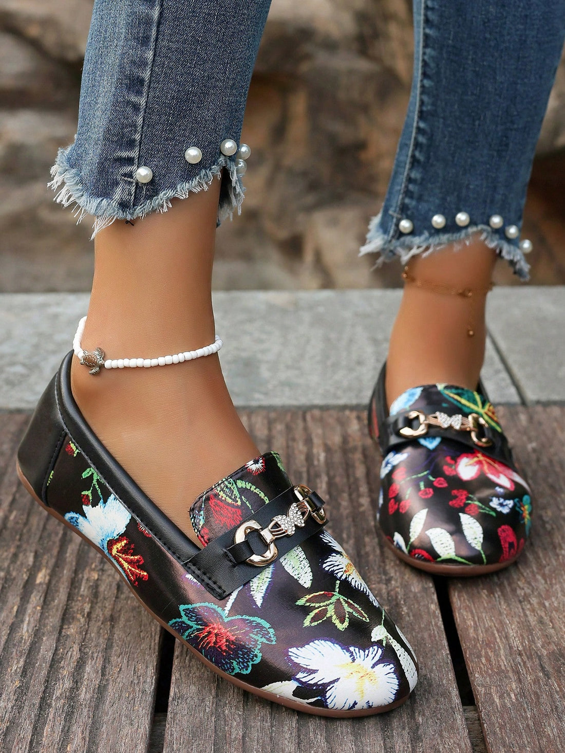 Experience casual comfort and timeless style with Spring & Autumn Chic: Women's Soft Leather Slip-On Loafers. Made with high-quality leather, these loafers provide all-day support for busy moms. Perfect for any season, these slip-ons will elevate your everyday look with ease.