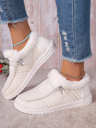 Cozy Chic: Women's Fleece-Lined Snow Boots with Fashion-Forward Beaded Fur Decor