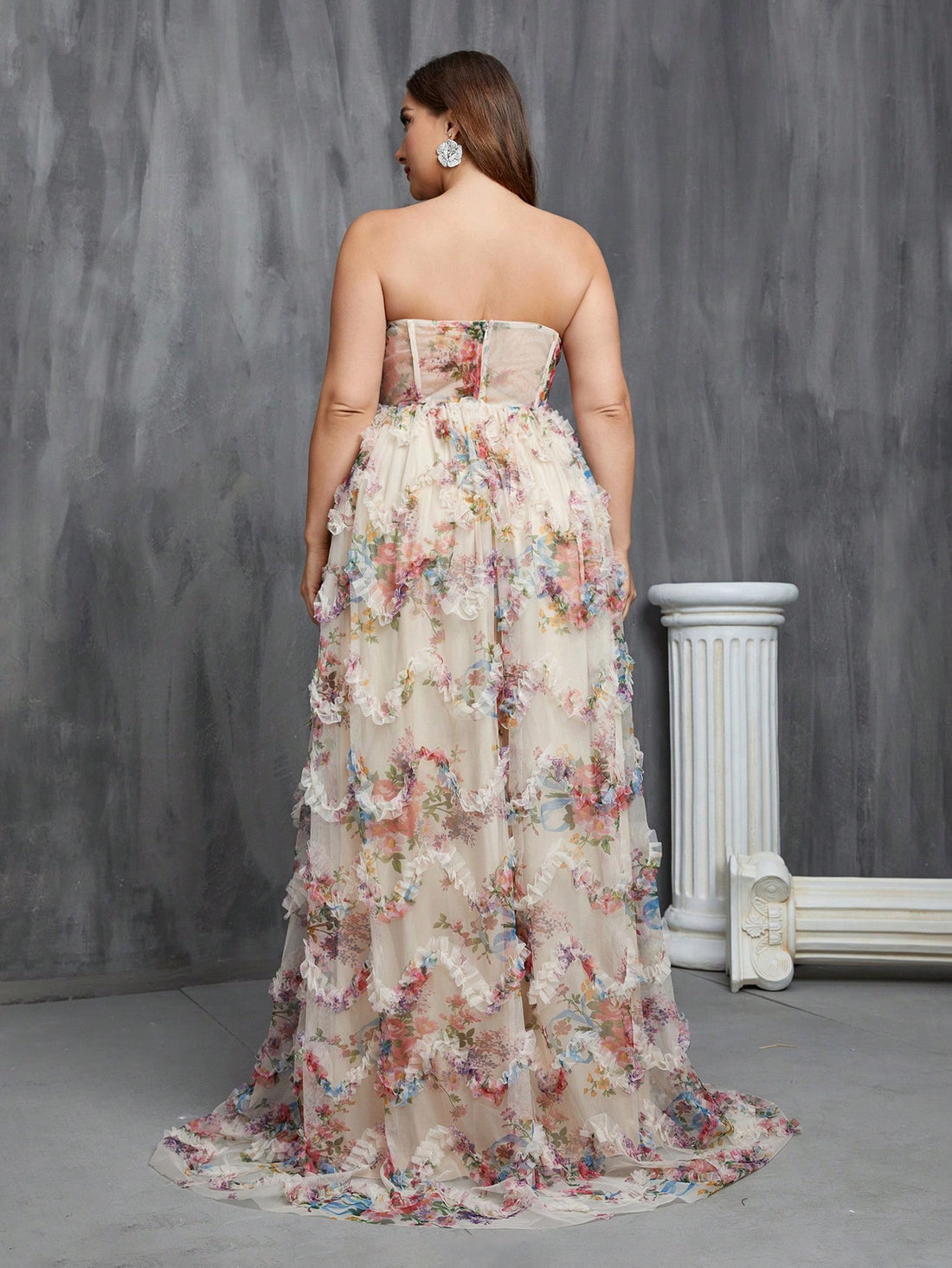 Turn heads at any celebration with this Elegant Plus Size Floral Appliques Ruched Tube Dress. Featuring charming floral appliques and flattering ruching, it hugs your curves in all the right places. Perfect for weddings, evenings out, or graduation parties, this dress combines comfort and style, letting you dance and twirl with confidence and flair. Celebrate your special moments in a dress as unique as you are!