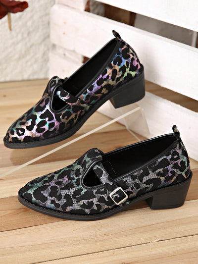 Chic Leopard Print Flat Sandals with Buckle - Comfort & Style for Every Step