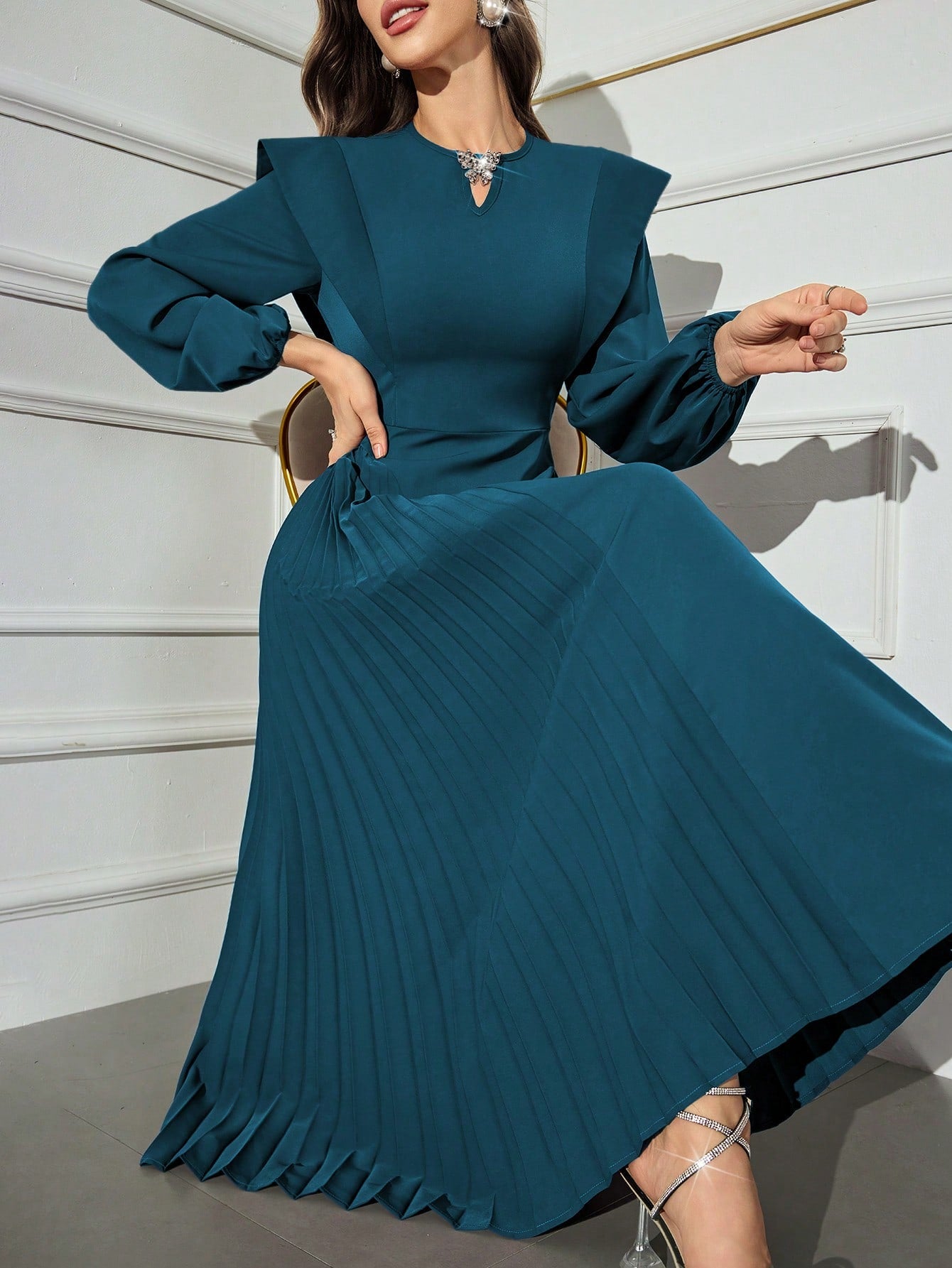 Elegant Burgundy Red Keyhole Neckline Lantern Sleeve Dress with