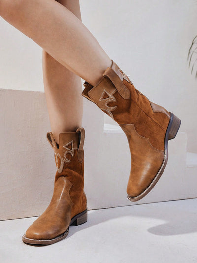 Chic Vintage-Inspired Western Boots for Trendy Fall Fashion