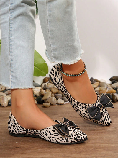 Chic Leopard Print Bow-Tie Flats: Stylish Comfort for Casual Days