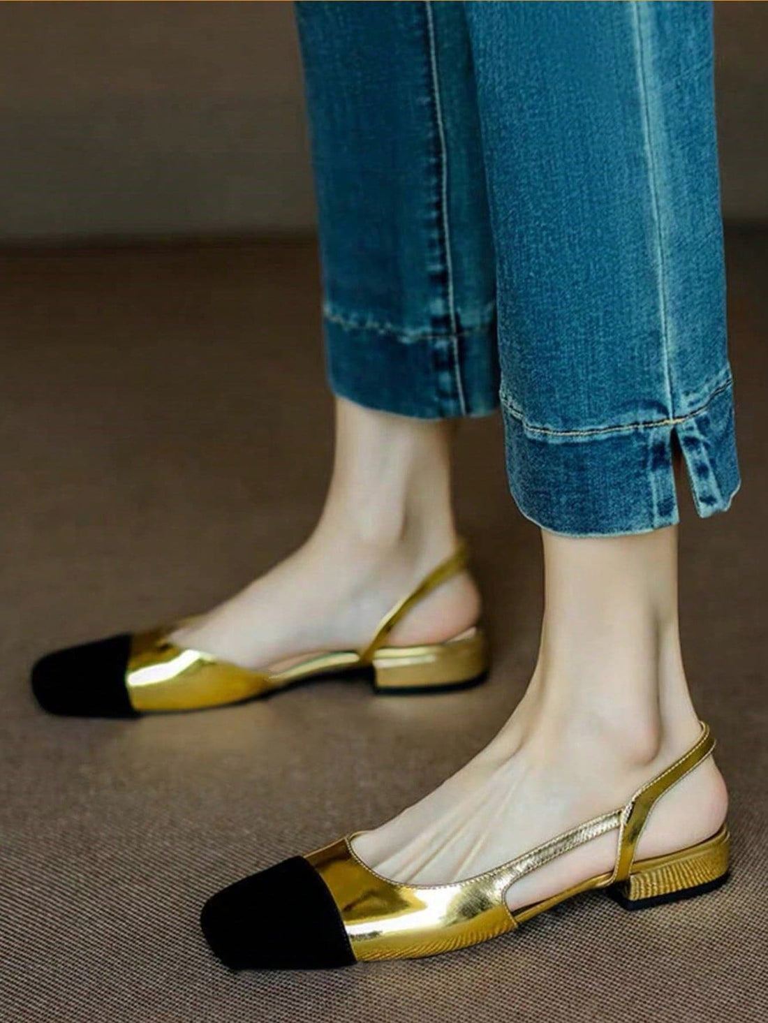 These chic backless strap sandals with metal buckle feature a trendy low chunky heel, perfect for spring and summer. The sleek design adds a touch of elegance to any outfit, while the buckle ensures a secure and comfortable fit. Step out in style with these stylish sandals.