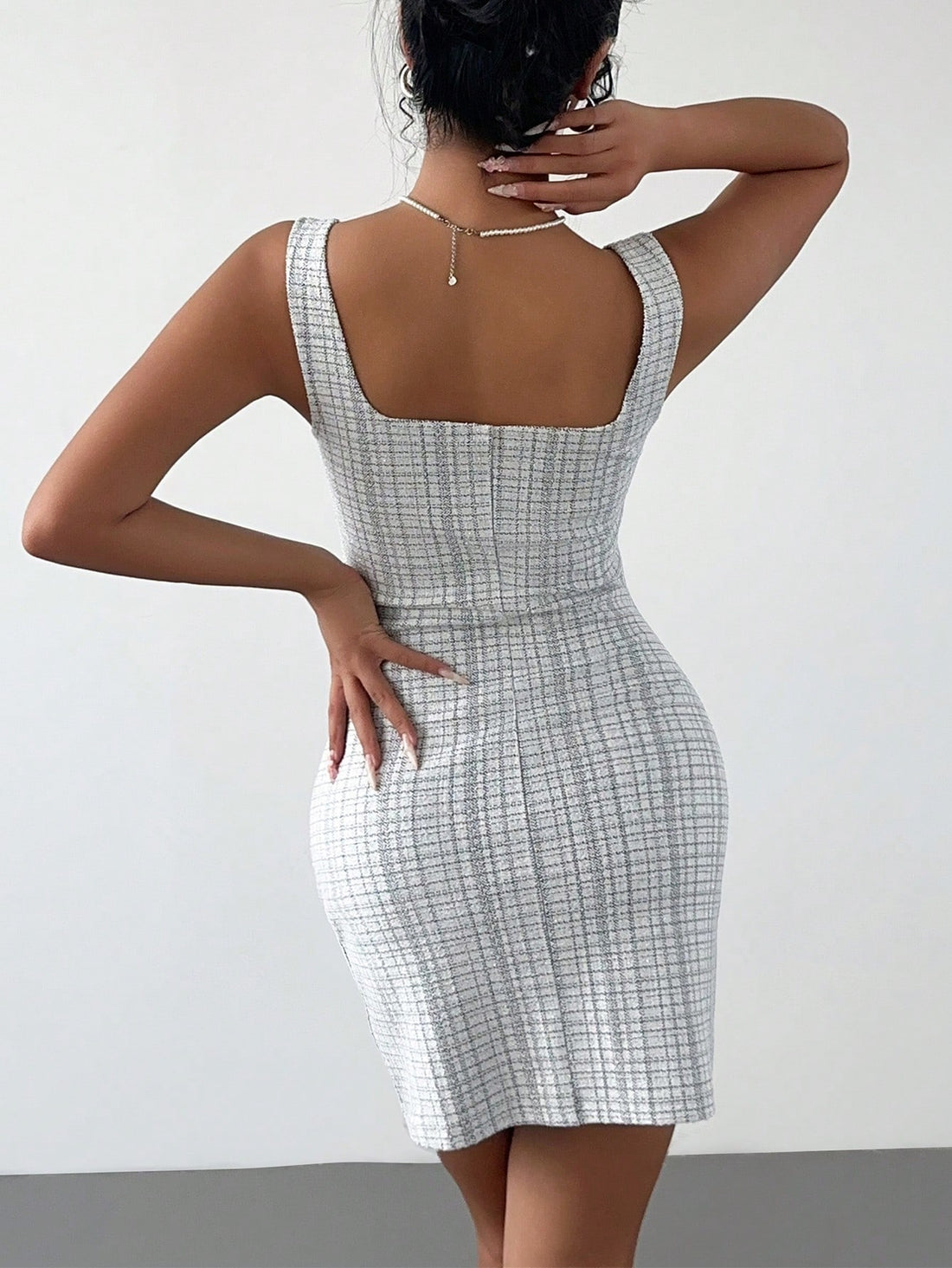 Discover effortless style with our Chic Minimalist Street Style Mini Dress. The geometric print adds a unique touch to this versatile dress, perfect for any occasion. Stay on trend and comfortable with this must-have addition to your wardrobe.