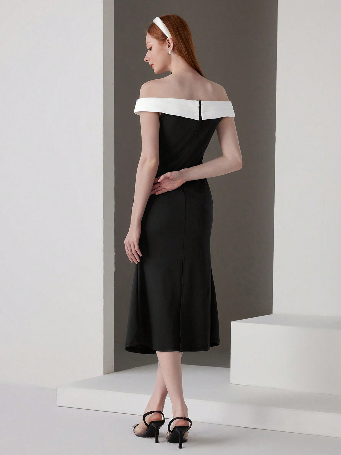 Make a statement at your next soirée in this stunning off-shoulder colorblock cocktail dress. The bold color-blocking creates visual intrigue while the off-shoulder neckline adds a touch of sophisticated allure. Perfectly tailored for those moments when you want to turn heads and feel absolutely fabulous. Whether it's a cocktail party, wedding reception, or night out with friends, this dress delivers elegance with a playful edge. Slip it on and let your confidence shine as bright as you do.