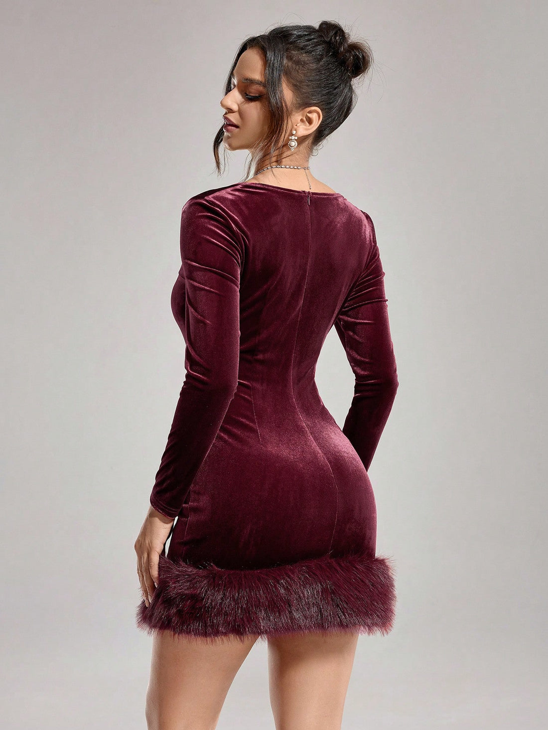 Step into the spotlight with this stunning burgundy ball gown! Featuring long sleeves and a sweetheart neckline, its pleated design adds a touch of whimsy and elegance perfect for weddings, graduations, or any semi-formal celebration. Feel confident and graceful as you twirl the night away in this playful yet sophisticated dress.