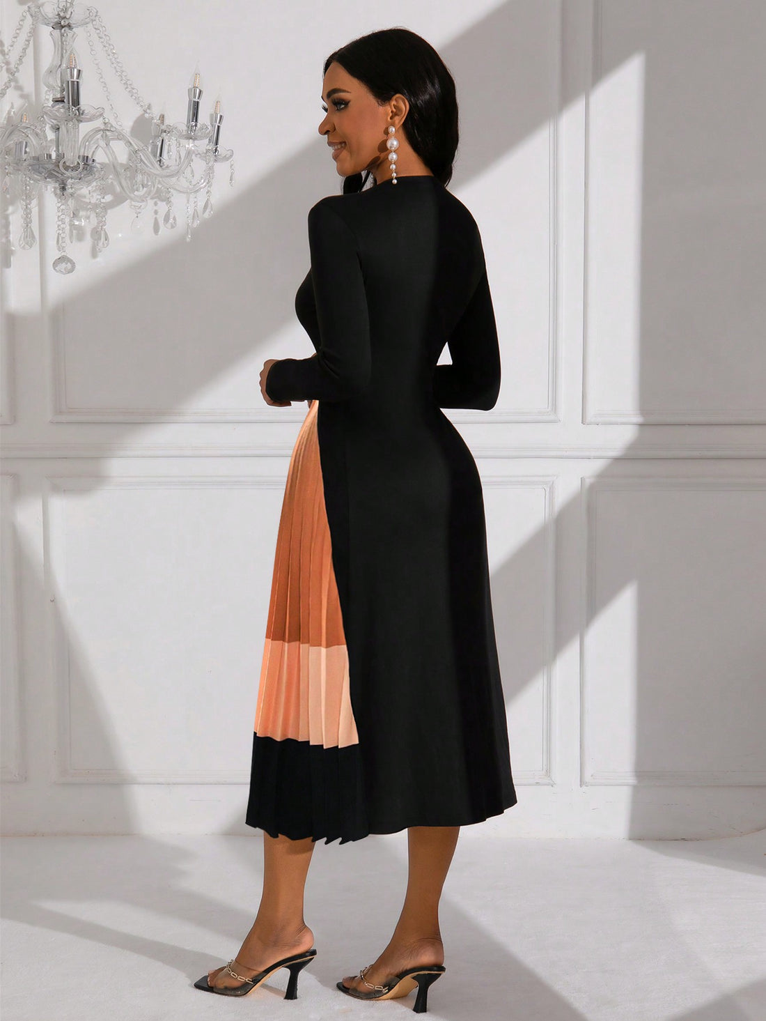 This Chic Midi Pleated Patchwork Knit Dress is perfect for the fashion-forward woman. The pleated patchwork design adds a touch of elegance to any outfit, while the knit material ensures comfort and durability. Stay stylish and comfortable with this versatile dress.