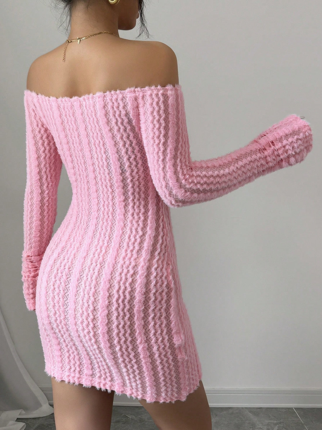 Expertly crafted for effortless elegance, our Chic Off-Shoulder Fitted Dress is the perfect addition to your wardrobe this Spring & Autumn. With its trendy off-shoulder design and figure-flattering fit, this dress will make you feel confident and stylish for any occasion. Upgrade your fashion game with this must-have piece.