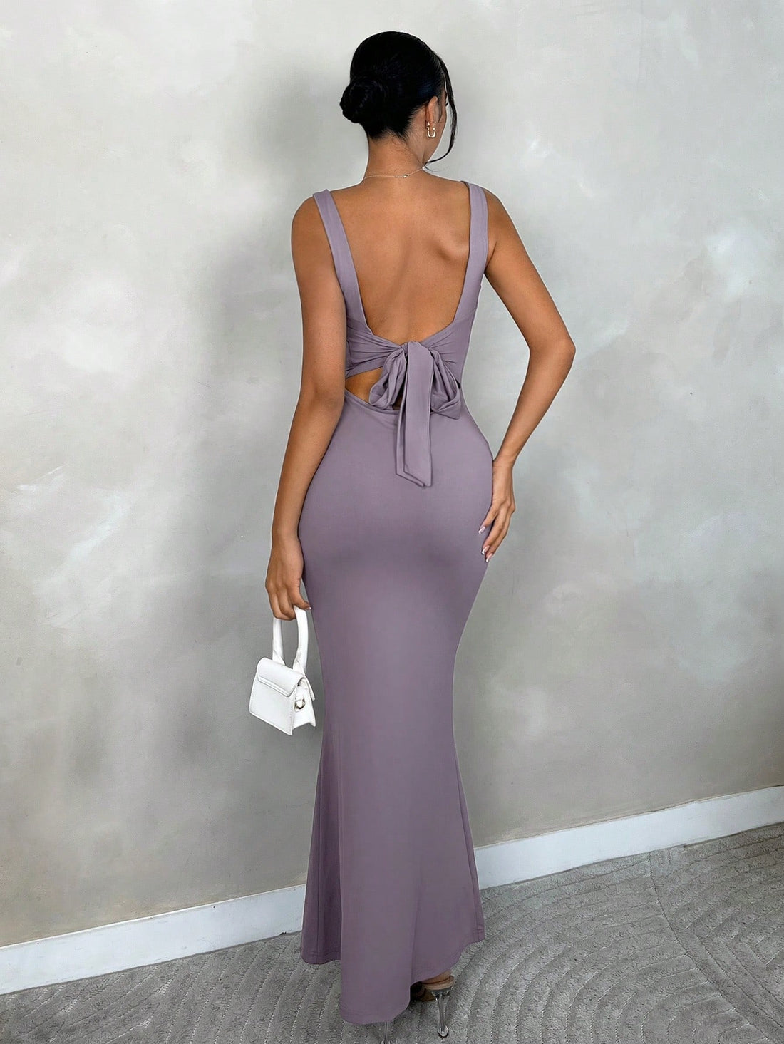 Unleash your inner siren with our Elegant Backless Fishtail Dress! This Solid Boat Neck Sleeveless Party Dress is perfect for making a statement at any Autumn/Winter event. Don't miss out on the chance to turn heads and steal hearts with this stunning piece!