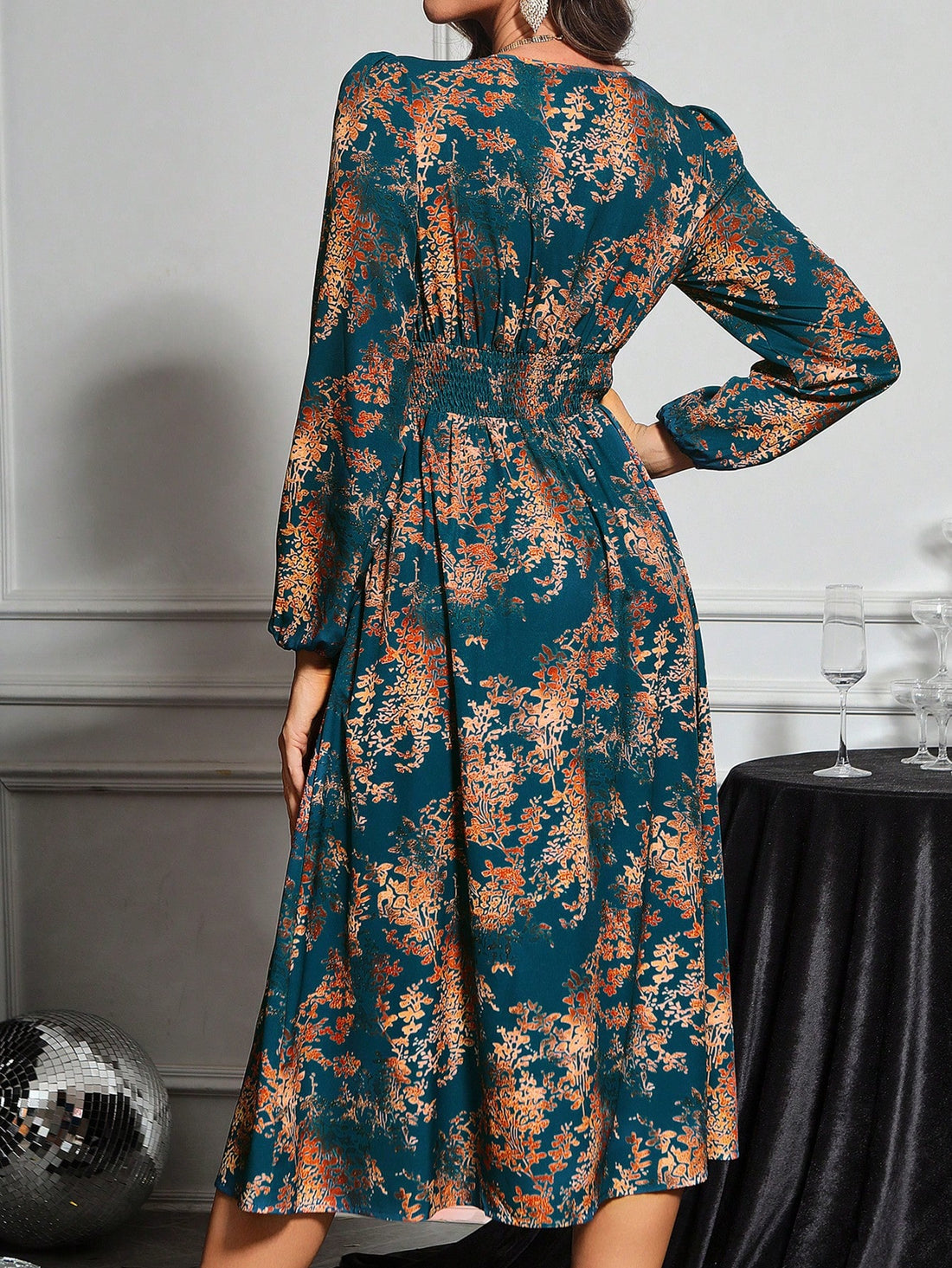 Dress up for the cooler weather with our Chic Floral Print V-Neck Long Sleeve Dress. Perfect for autumn and winter celebrations, this trendy dress is both stylish and comfortable. The v-neck design and long sleeves add a touch of elegance while the floral print adds a pop of fun.