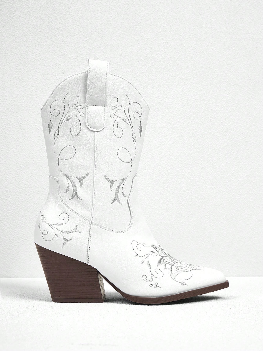 Achieve the perfect party look with our Chic Embroidered Western Cowboy Boots for Women. These stylish boots feature intricate embroidery and are designed specifically for parties. With a touch of the Wild West, you'll stand out in any crowd. Don't compromise style for comfort, these boots have it all.