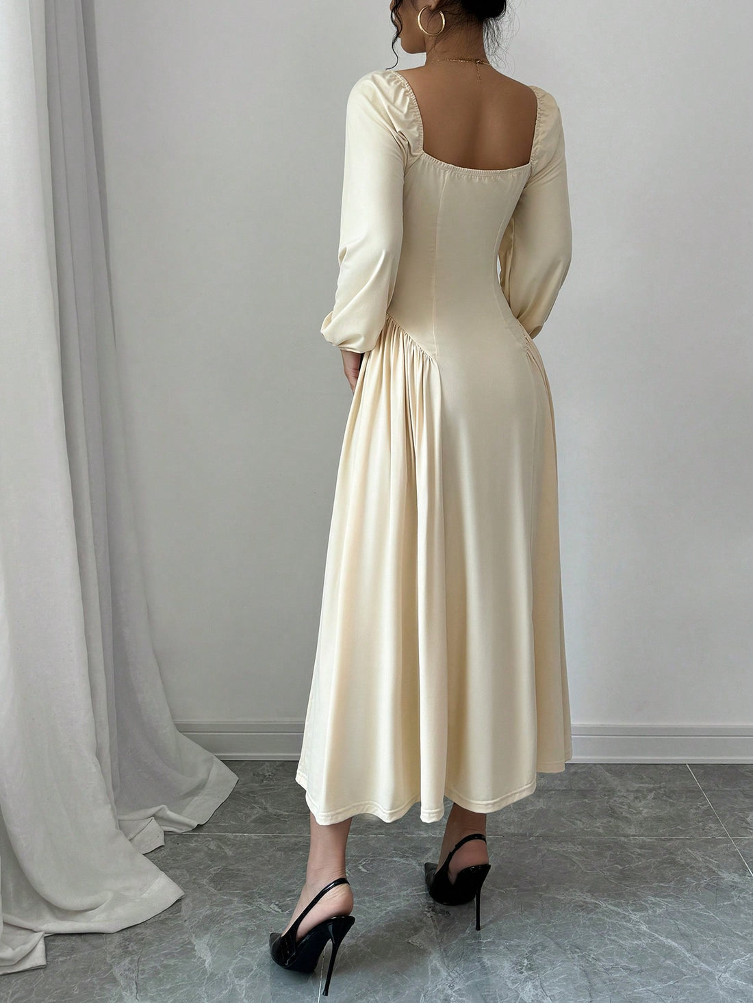 This dress is fit for a royal with its elegant princess-seam design, accentuated by ribbon details and long sleeves. Perfect for any formal event, this maxi dress will have you feeling like a true princess (without any of the responsibilities)!