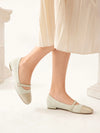 Elegance Meets Comfort: Pearl-Decorated Flat Shoes for Women