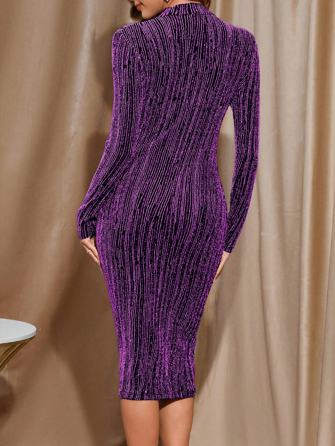 Elevate your wardrobe with our Chic Elegance glitter stand collar bodycon dress for Autumn. This stunning dress features a flattering fit and a shimmering touch, perfect for any occasion. Experience style and comfort with every wear, while making a statement with its elegant stand collar design.