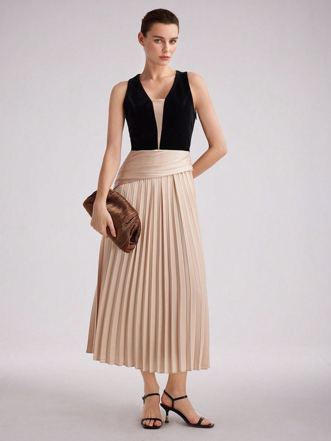 Elevate your style with our Chic & Versatile Plisse Clutch Bag! Made from premium PU leather, this elegant bag effortlessly enhances any outfit. From a casual day out to a formal event, this clutch adds a touch of effortless elegance to your look. Treat yourself to luxury with this must-have accessory!