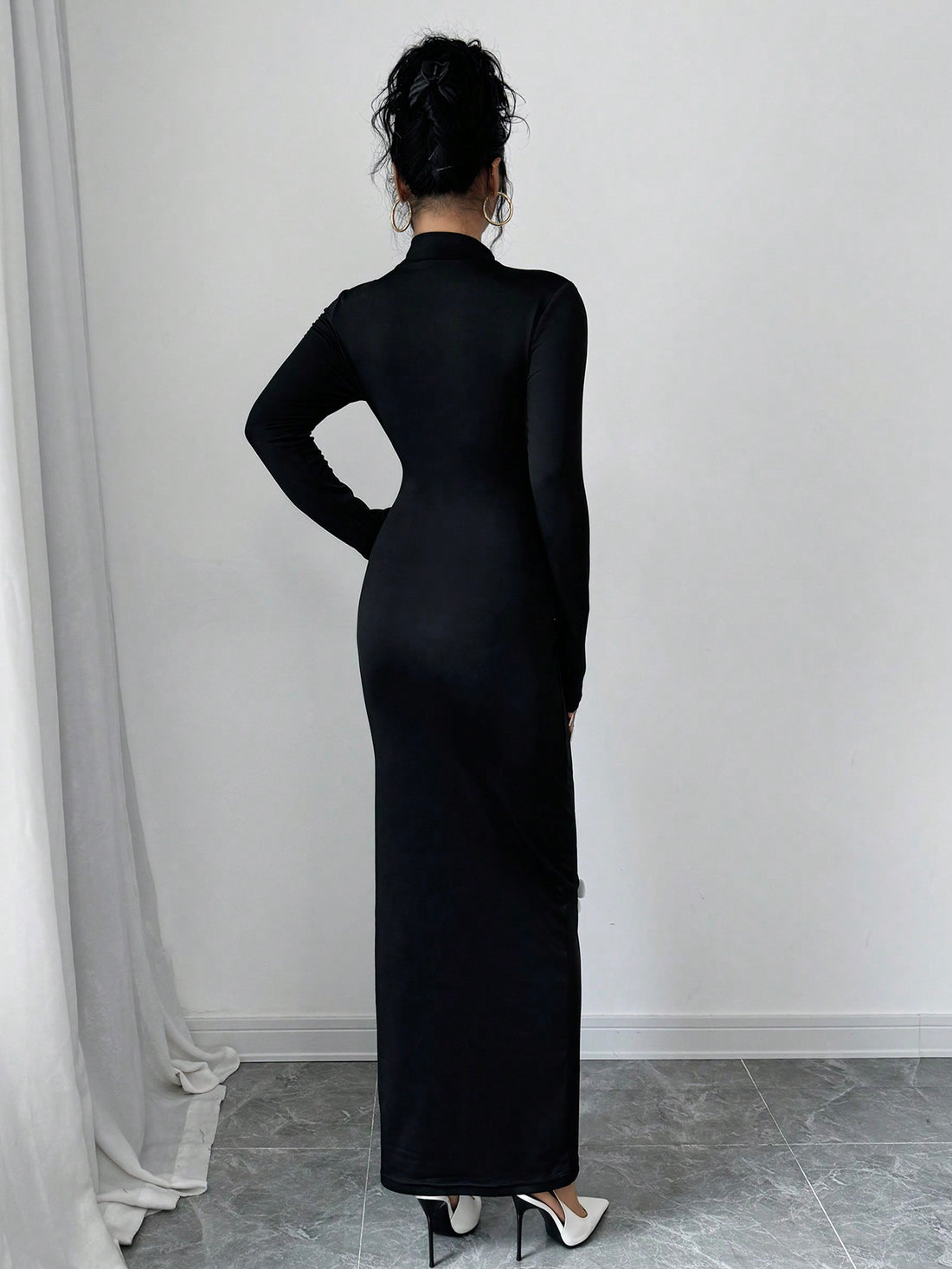 Elevate your wardrobe with our Chic Floral Minimalist Long Sleeve Dress. The stand collar adds a touch of sophistication while the floral print keeps it trendy. With long sleeves, this dress is perfect for any occasion. Make a statement with our minimalistic yet chic design.