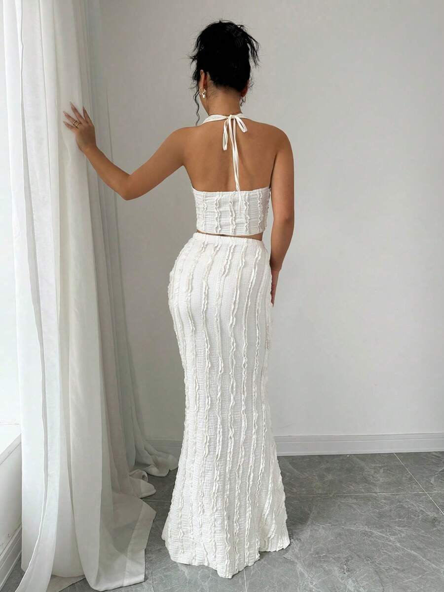 Exude Magnetic Sophistication in Our Chic 2-Piece Sleeveless Fishtail Bodycon Set!

Experience the breathtaking fusion of red-carpet heritage and sharp, modern architectural tailoring. This stunning two-piece ensemble is meticulously designed for the woman who values a high-fashion, "quiet luxury" approach to evening dressing—the ultimate centerpiece for prestigious galas, exclusive cocktail events, and high-authority formal gatherings.

Iconic Halter Artistry: Featuring a masterfully curated V-neck halter 