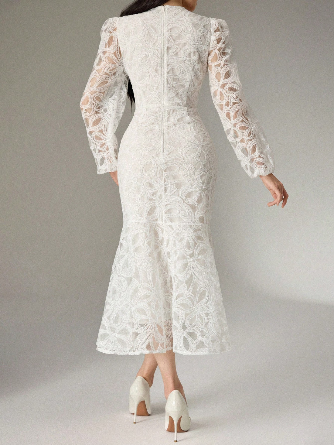 Elegantly designed, this women's dress features a unique fishtail hem and stylish bubble sleeves, perfect for any occasion. With its round neck, it provides a timeless and sophisticated look. Elevate your style with this versatile and chic dress.