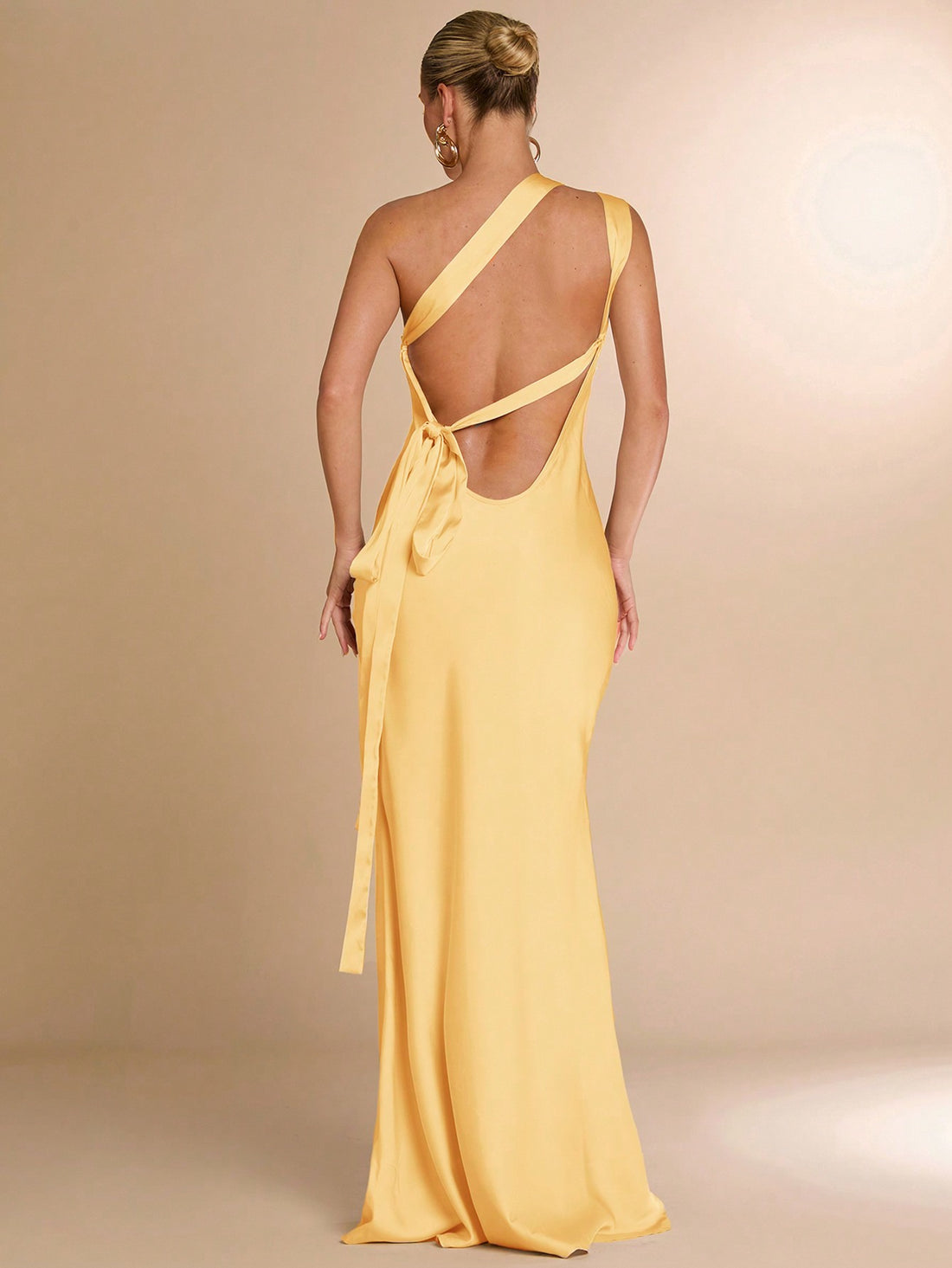 Slip into this elegant one-shoulder satin backless dress and turn heads at your next party or romantic occasion. The stunning design and luxurious fabric will have you feeling and looking your best all night long. Perfect for making a bold and confident statement.