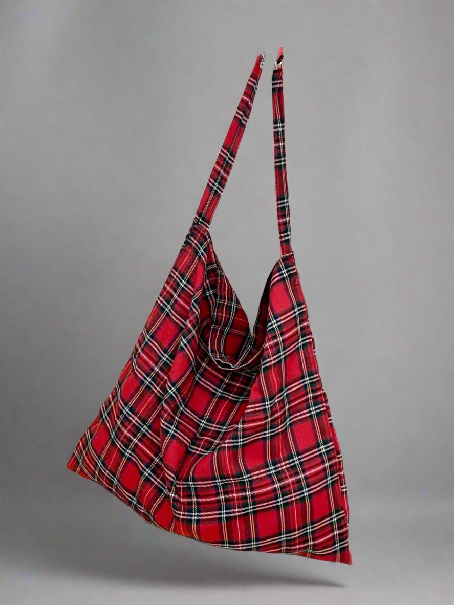 Effortlessly carry all your fall and winter essentials with our trendy plaid canvas tote bag. With a versatile design and spacious capacity, this shopper is perfect for any occasion. Made with high-quality materials, it's durable and stylish. Upgrade your bag collection and stay on-trend this season.