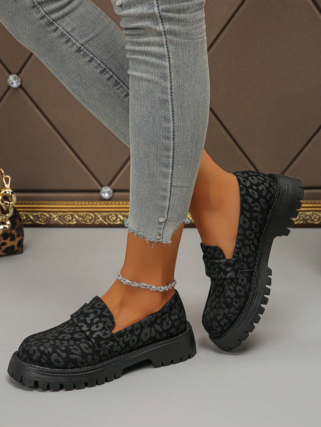 Step into retro cool with these Vintage Vibes Mary Jane Flats! Featuring a thick sole and British style, these loafers will add a touch of nostalgia to your wardrobe. Who says you can't be stylish and comfortable? (No granny vibes here.)