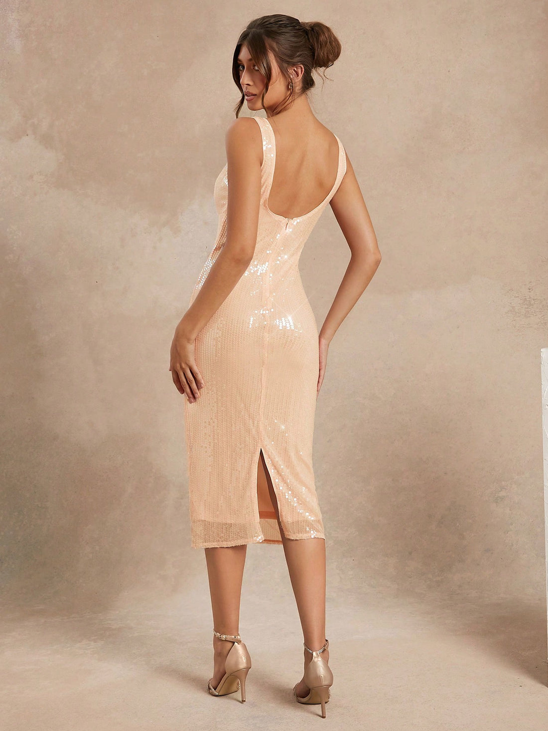 Unleash your inner sparkle with Sparkling Elegance: Backless Sequin Bodycon Dress! The dazzling sequins and backless design will make you stand out in every room. Perfect for those who want to feel confident and glamorous on dazzling nights.