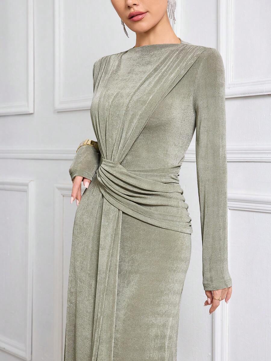 Elevate your evening wardrobe with this sophisticated maxi dress, crafted from a luxurious knitted fabric blend of 95% polyester and 5% elastane. Featuring elegant ruching and a twist detail, this slim-fit gown boasts a high waistline and flared hem for a flattering silhouette. The round neckline and long sleeves provide modest coverage, while the back zipper ensures easy wear. Perfect for formal occasions, celebrations, and festive gatherings, this red violet dress combines comfort with timeless elegance. 
