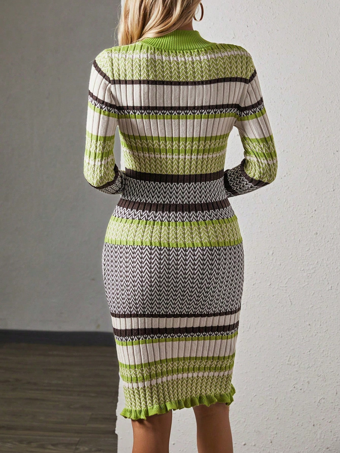 Achieve effortless autumn style with our Chic Color Block Slim Fit Sweater Dress. Featuring a slim fit design and color block pattern, this dress is the perfect combination of fashion and comfort. Stay stylish and cozy all season long.