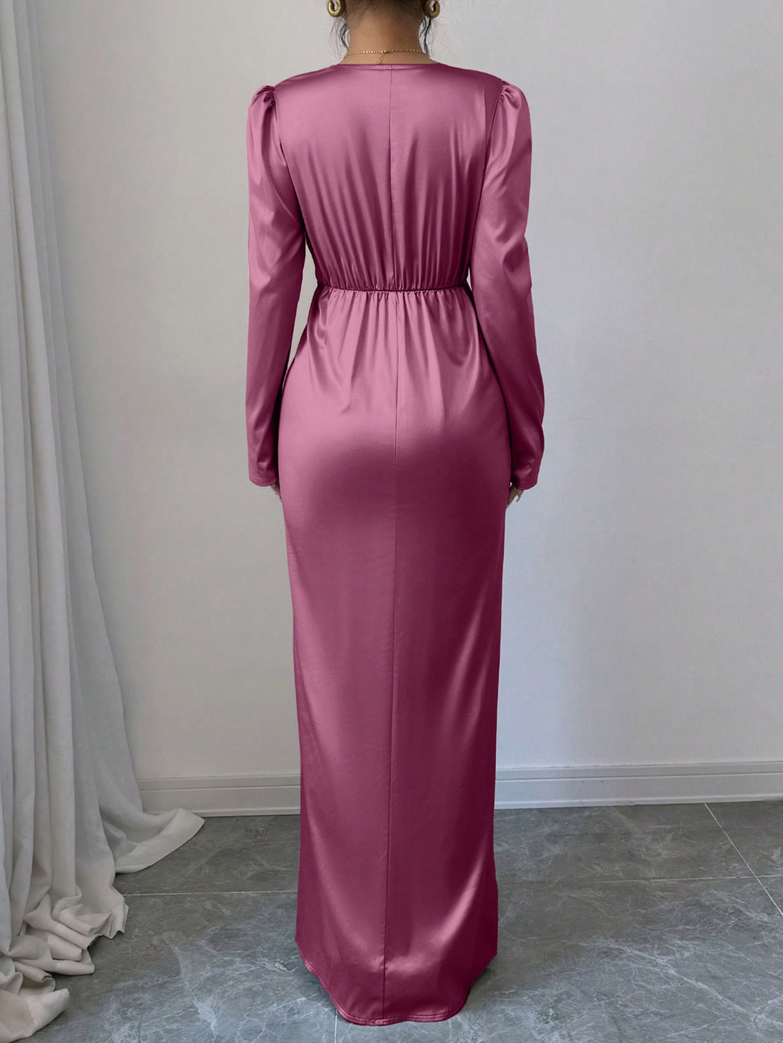 This elegant 3D floral wrap dress for autumn is a statement piece with its unique twist knot detail. Made from high-quality materials, this dress offers both comfort and style. The 3D floral design adds a touch of elegance while the twist knot detail highlights your waistline. Perfect for any autumn occasion.