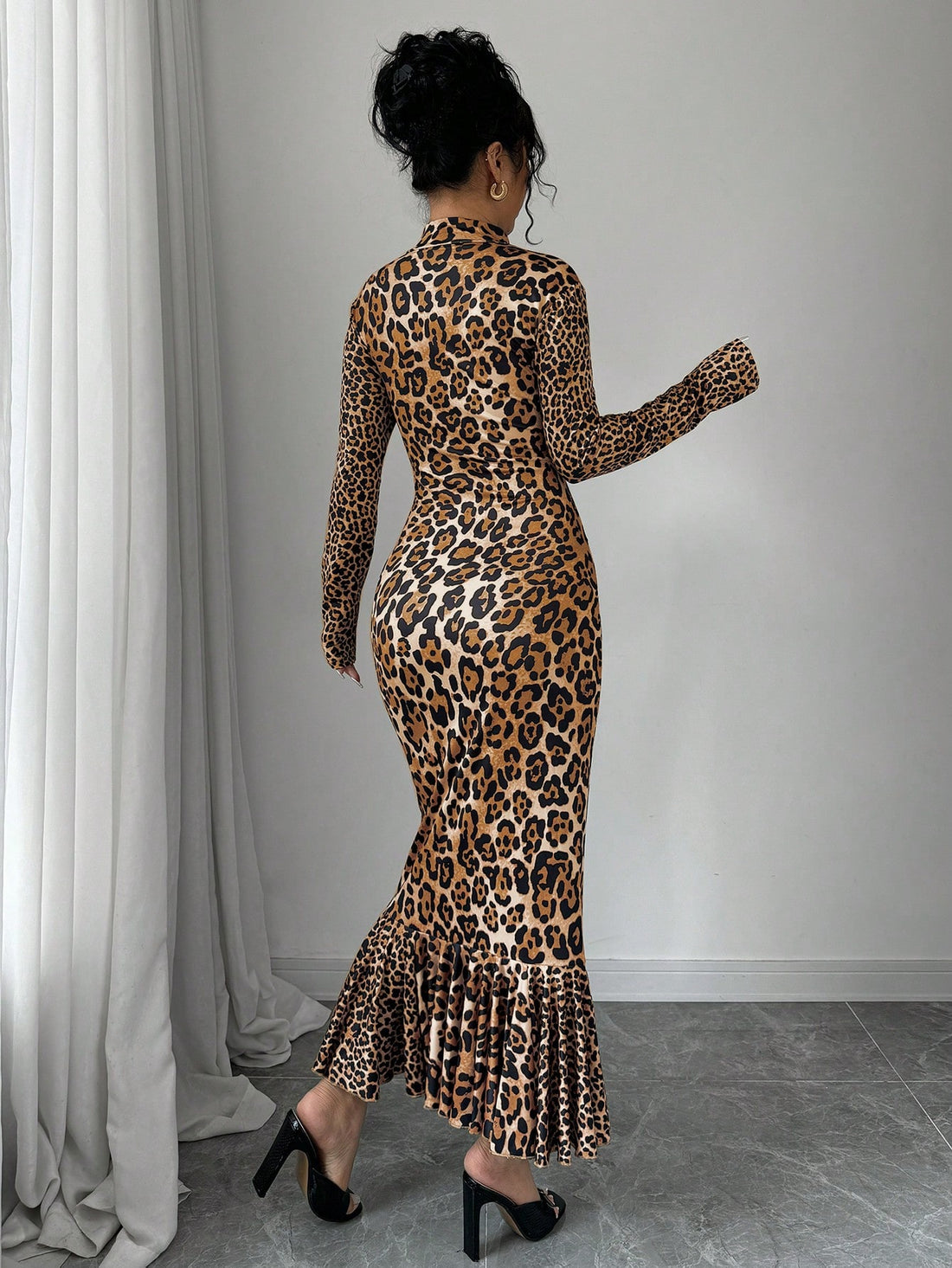Upgrade your autumn and winter wardrobe with our Elegant Leopard Print Mermaid Dress. Its unique design and trendy print will make you stand out from the crowd. Made with high-quality materials, this dress is perfect for both formal and casual occasions. Stay elegant and fashionable all season long.