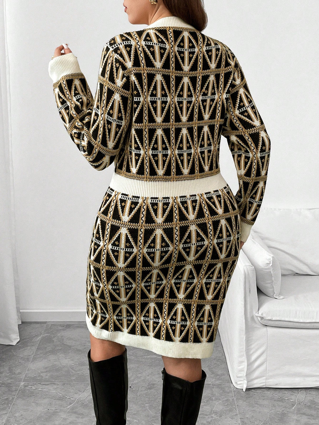 Step into cozy chic with this Elegant Plus-Size Geometric Pattern Sweater Dress, made for cooler days. Its eye-catching geometric design adds flair to your autumn and winter wardrobe, while the soft knit keeps you warm and comfy. Perfect for dressing up or lounging in style, this sweater dress brings fun and comfort together effortlessly.