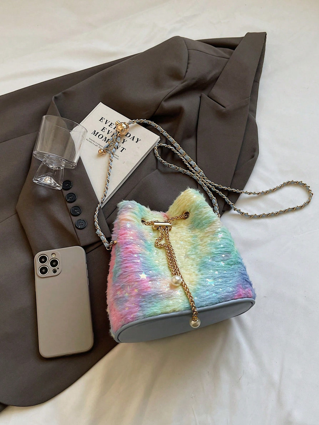 Experience style and convenience with our Chic Diamond Lattice Mini Sling Bag, perfect for your daily outdoor adventures. The drawstring bucket design keeps your belongings secure while the trendy diamond lattice pattern adds a touch of elegance. Stay fashionable and organized on-the-go with this must-have accessory.