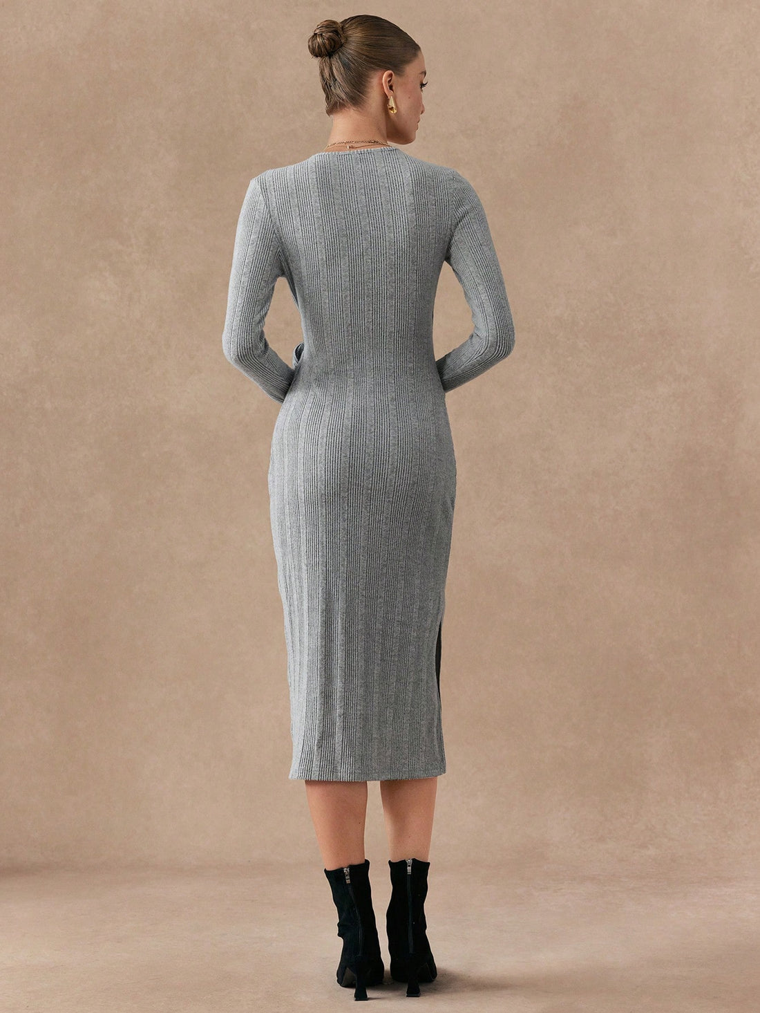 The perfect dress for any occasion! This elegant fitted slim dress comes with a belt for added style. Show off your sophistication and fashion-forwardness with this must-have dress.