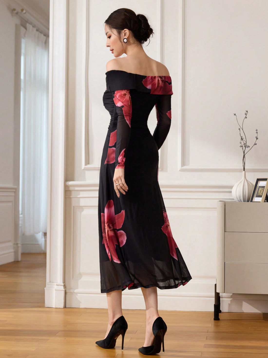 Get ready to turn heads with this Elegant European-American style evening dress. With its slim fit design and long sleeves, this dress will flatter your figure while keeping you warm on chilly nights. Perfect for any special occasion, this dress will make you feel confident and stylish.