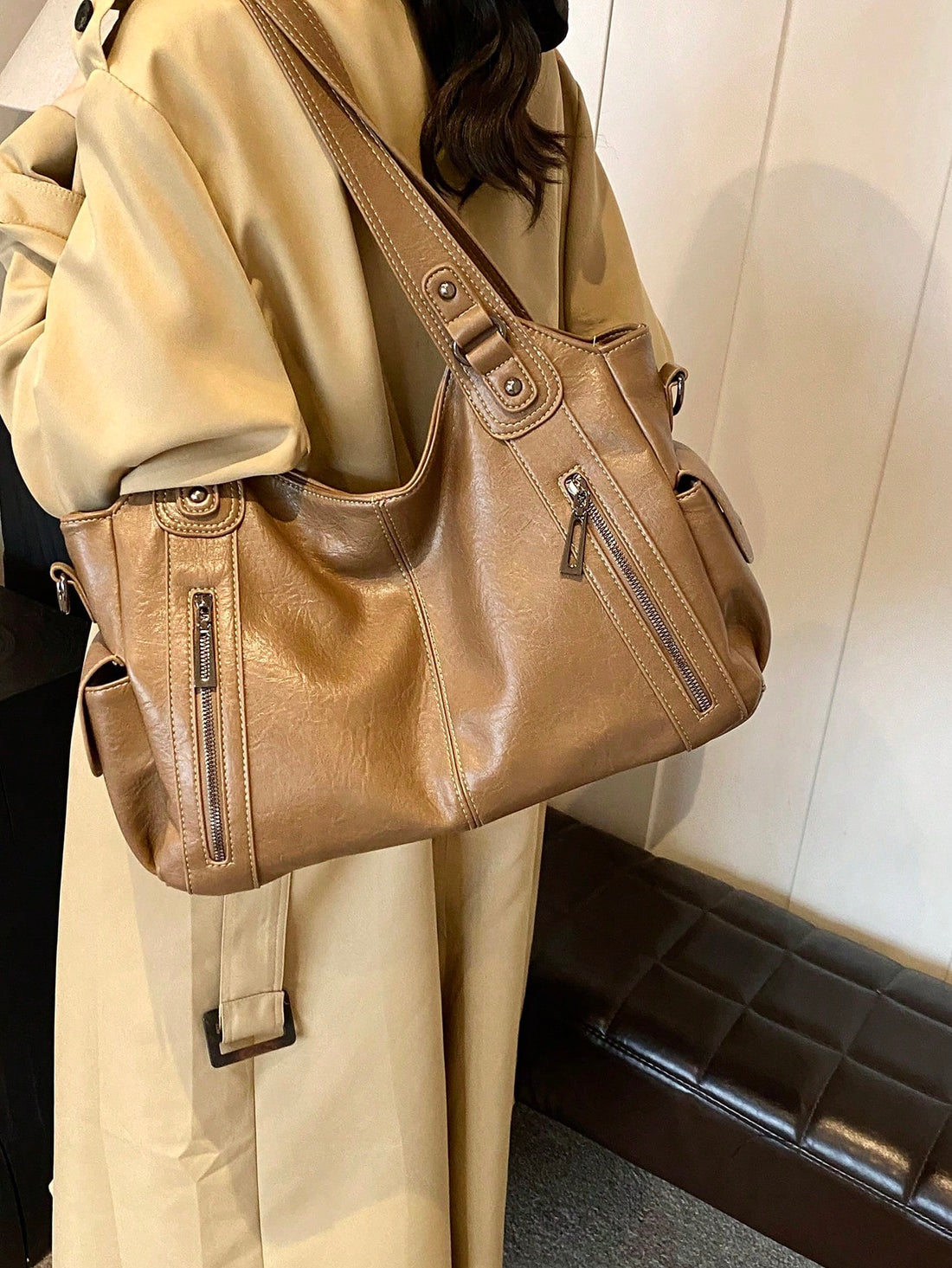 Our Classic Retro One-Shoulder Tote Bag offers a timeless and stylish design with a large capacity to effortlessly carry your belongings. Made with durable PU fabric, it's perfect for your shopping needs. Expertly crafted with a one-shoulder strap for easy and comfortable carrying. Upgrade your shopping experience with this must-have tote bag.