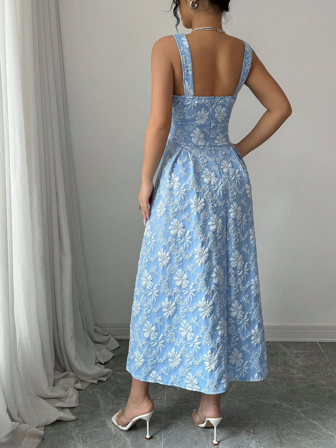 Effortlessly rock summer style with our Elegant Vintage Baby Blue Jacquard Maxi Dress. Made with a stunning baby blue jacquard fabric, this dress exudes elegance and vintage charm. Perfect for any occasion, you'll turn heads and feel confident in this effortlessly stylish dress.