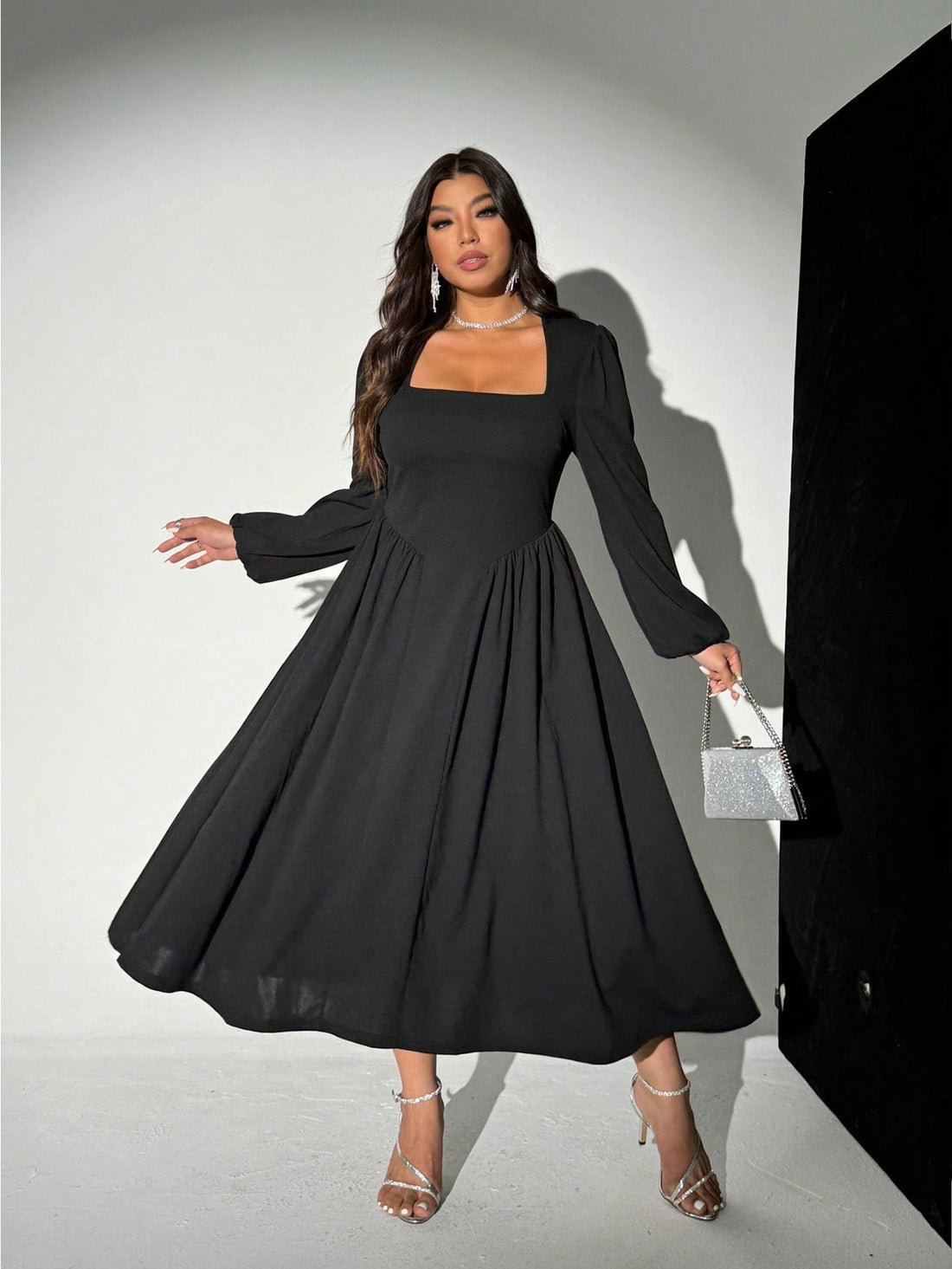 Step out in style with this Chic Plus Size Minimalist Maxi Dress! Featuring a flattering square neck and elegant long sleeves, it’s designed to celebrate your curves with effortless grace. Perfect for any occasion, this dress combines comfort and sophistication in one playful package. Embrace simplicity with a twist and let your confidence shine!
