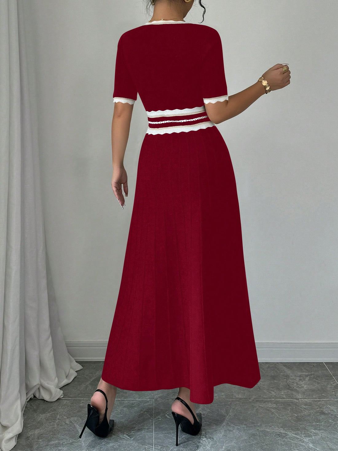 Get effortlessly elegant this autumn with our Chic Striped Round Neck Pleated Hem Knitted Dress. Featuring a trendy striped pattern, a comfortable round neck, and a flattering pleated hem, this dress is perfect for all your fall fashion needs. Stay stylish and cozy in this dress!