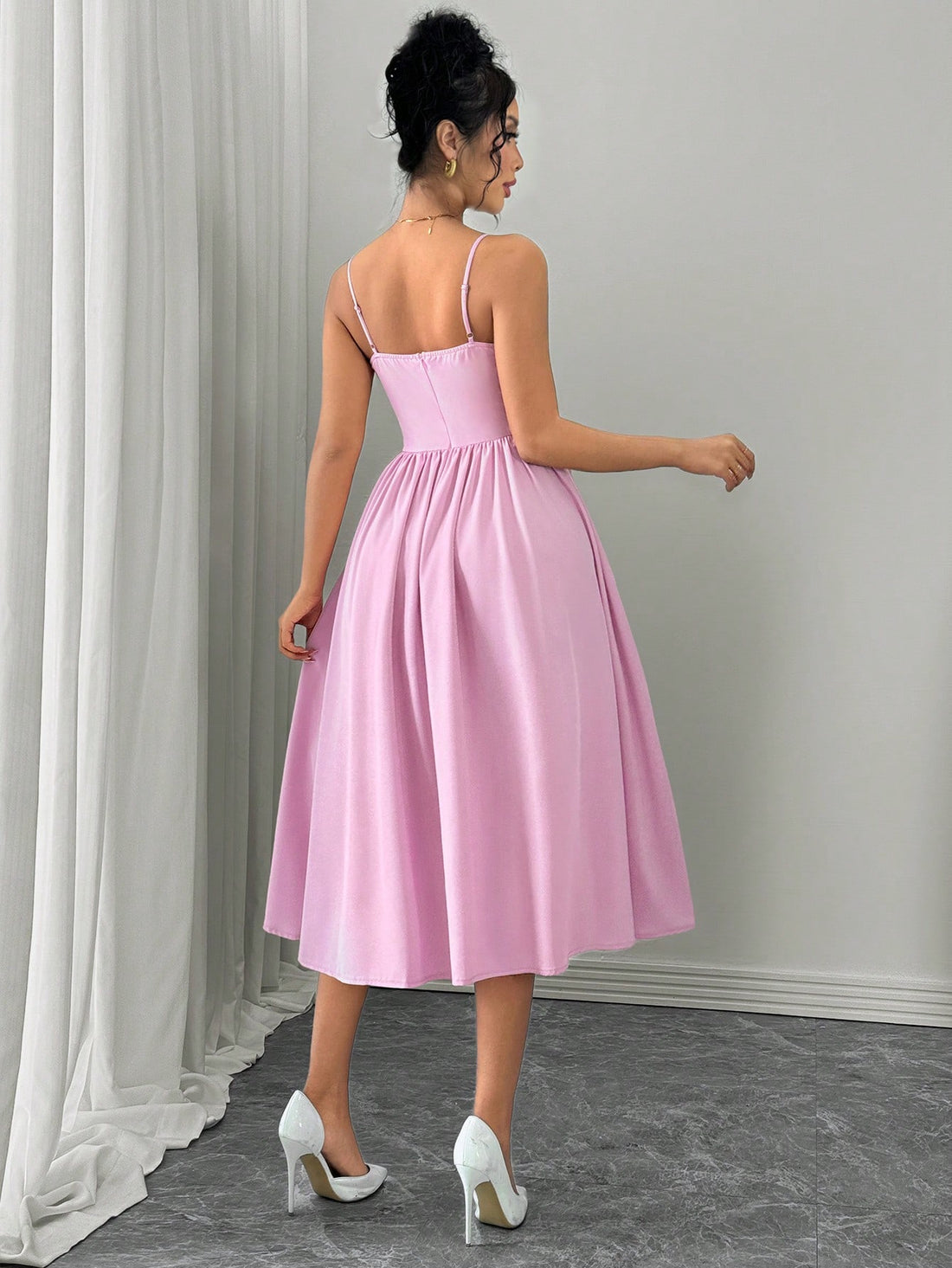 Update your autumn-winter wardrobe with our Chic Ruched Waist Flared Hem Pink Dress. The stylish ruched waist and flared hem create an effortless look, perfect for any occasion. With its chic design and comfortable fit, this dress is the perfect addition to your seasonal style.