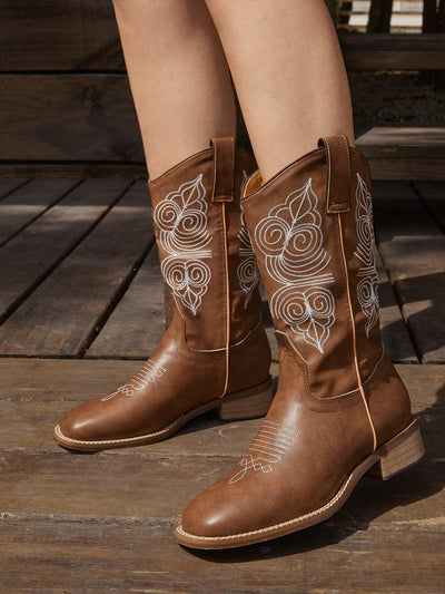 Chic Vintage-Inspired Western Boots for Trendy Fall Fashion