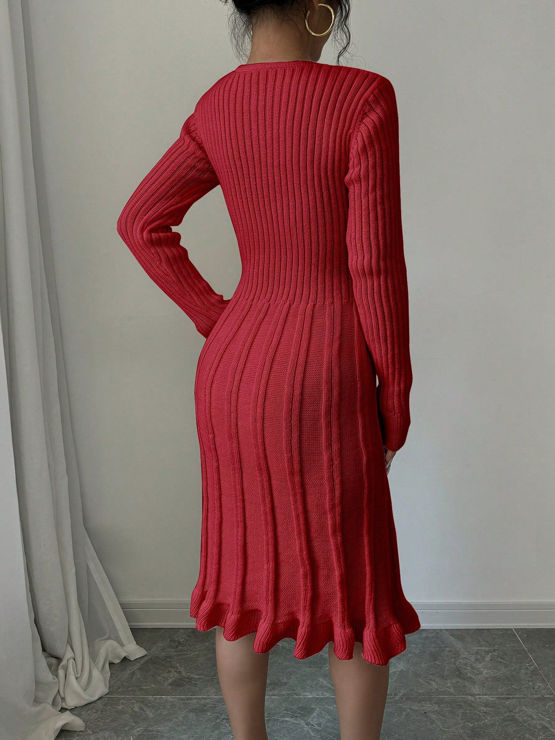 This stylish sweater dress will keep you warm and fashionable. The V-neck and ribbed knit add texture and the button detail adds a touch of elegance. Made with high-quality materials for a comfortable fit. Perfect for any occasion.