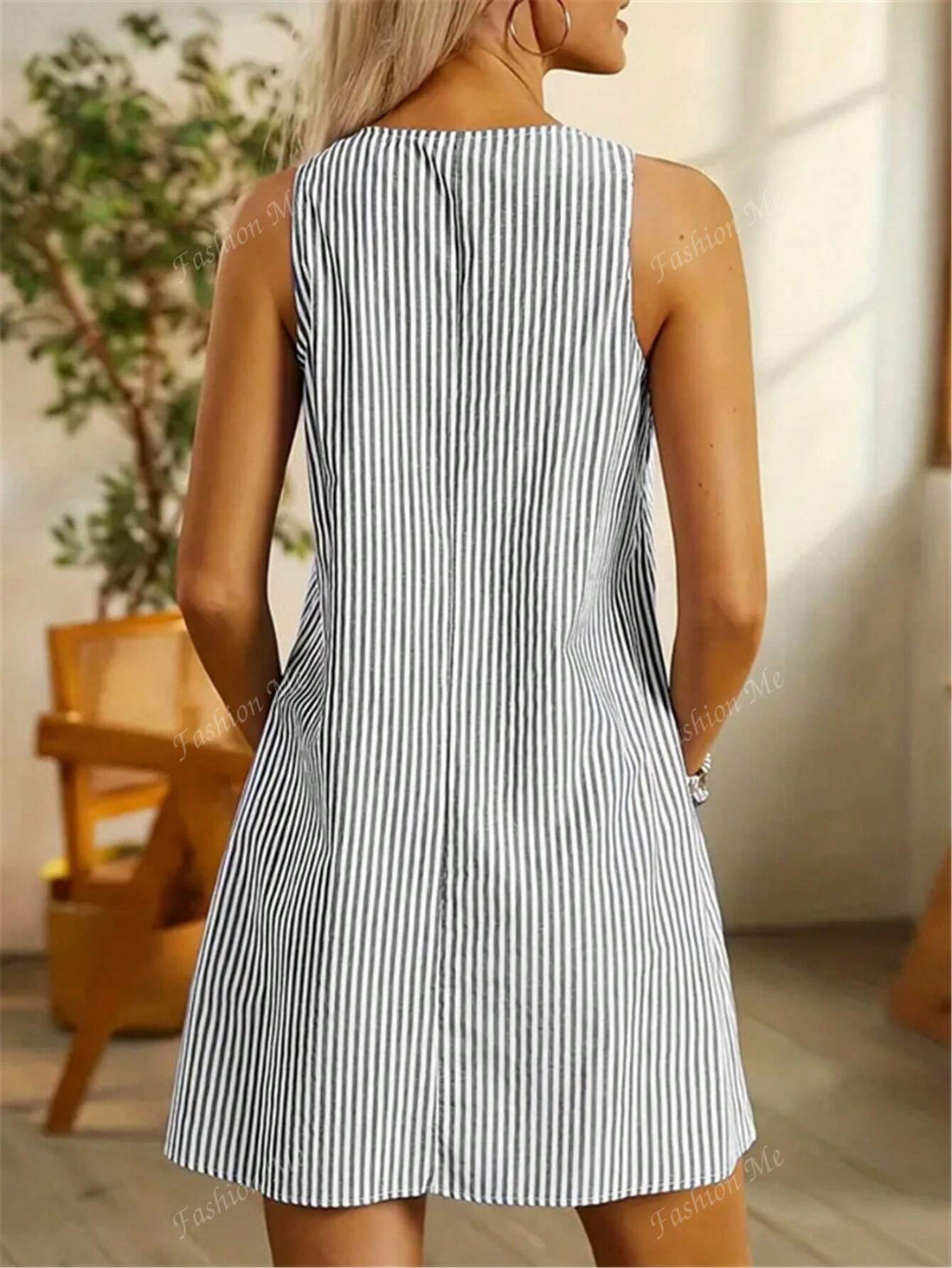 Get ready to rock this Striped Crew Neck Casual Sleeveless Pocket Dress! This dress packs a punch with its playful stripes and convenient pockets. Perfect for any casual outing, and sure to keep you looking and feeling cool. (Strip away the competition with this dress!)