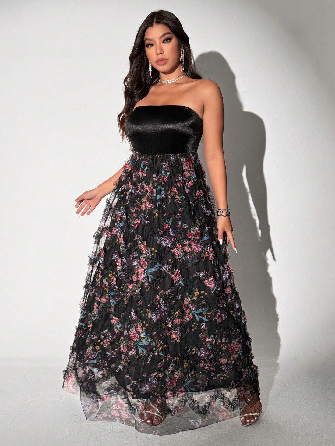 Turn heads at your next gala with this playful yet elegant strapless plus size dress. Featuring a vibrant floral print, it combines comfort and style effortlessly. Designed to flatter your curves, this dress lets you dance the night away with confidence and charm. Perfect for making a memorable entrance!