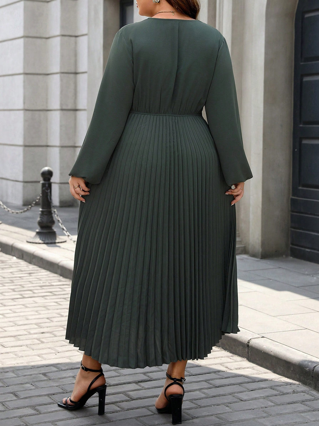 Step into spring and autumn with flair in this Plus Size Women's Elegant V-Neck Pleated Dress. Its long sleeves and flowing pleats create a graceful silhouette, perfect for vacation days filled with sunshine or crisp breezes. The flattering V-neck adds a touch of charm while keeping comfort front and center. Whether you're exploring new places or relaxing in style, this dress is your go-to for playful elegance that moves with you.