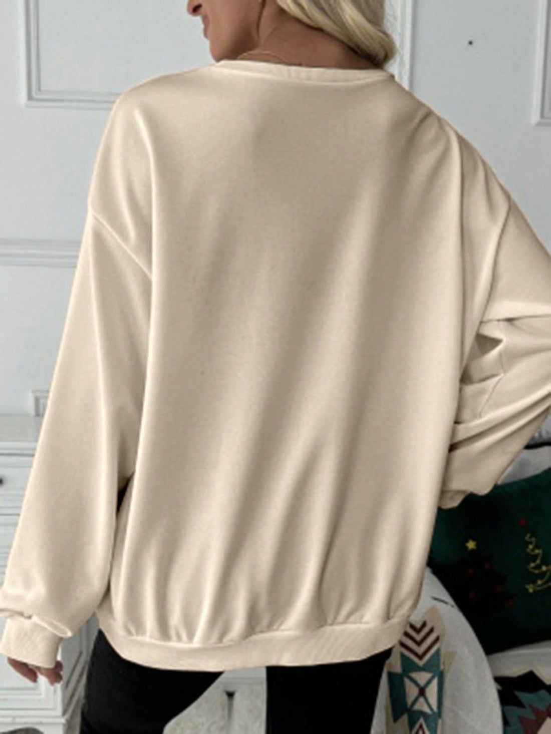 Upgrade your casual style with our Chic Vintage Dog Print Sweatshirt. Made with high-quality materials, this sweatshirt features a stylish dog print and comes with a matching headband. Effortlessly elevate your everyday look while staying comfortable and chic. Get yours now for a timeless and versatile addition to your wardrobe.