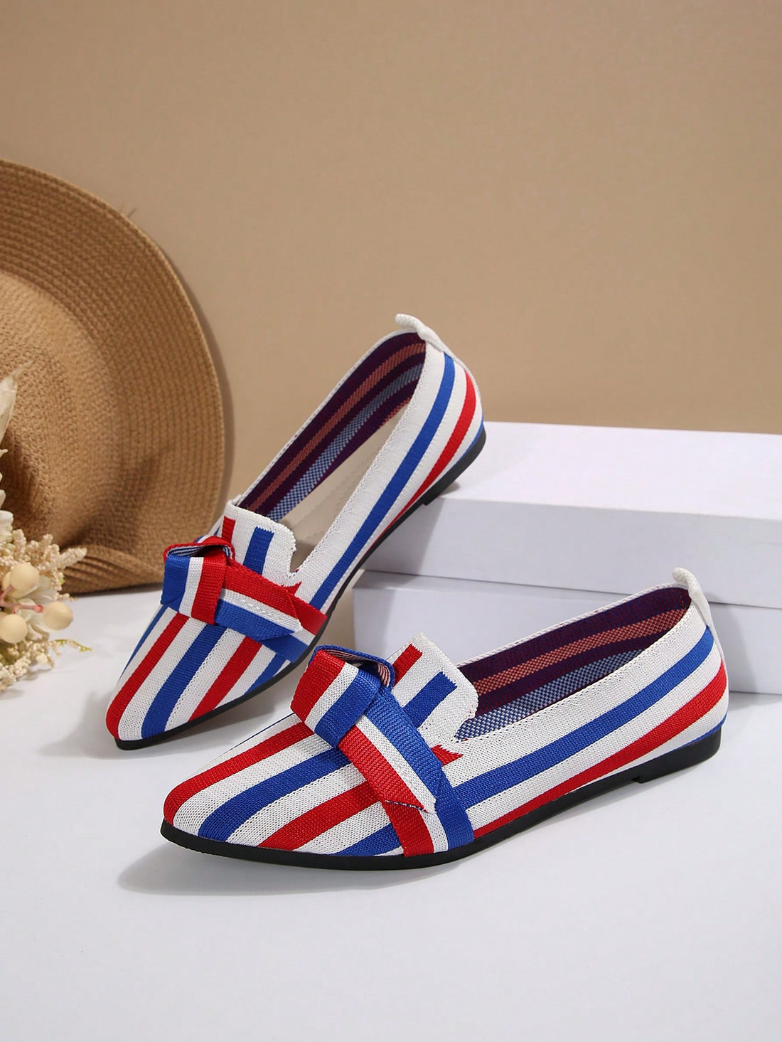 Elevate your style this autumn with our chic colorblock pointed toe flats. These slip-ons feature a breathable design, keeping your feet comfortable all day long. Perfect for casual wear, these flats will add a touch of sophistication to any outfit. Don't sacrifice style for comfort, get the best of both worlds with our versatile flats.